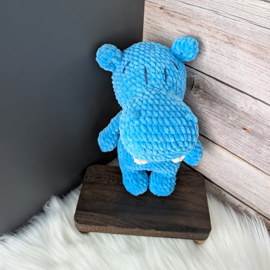 Gustave, le petit hippopotame (Crocheté sur commande - format moyen) 🦛💙